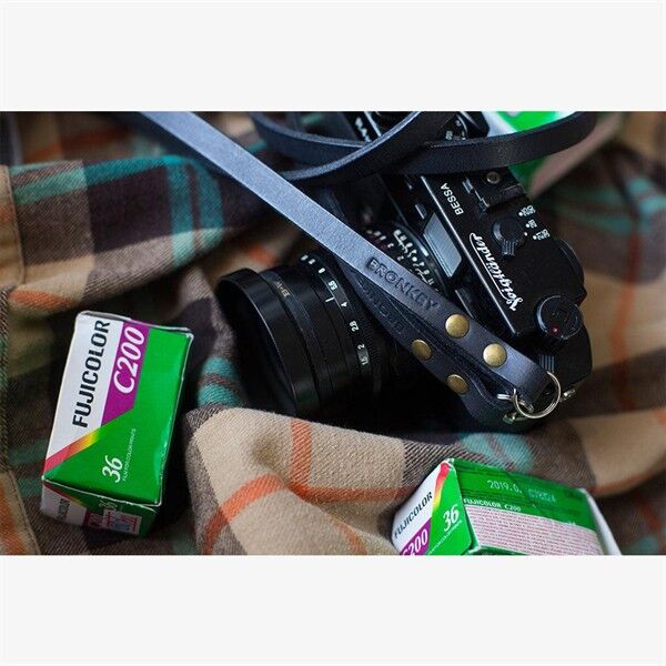 Detailansicht Bronkey Berlin 101 Kameragurt Leder Schwarz