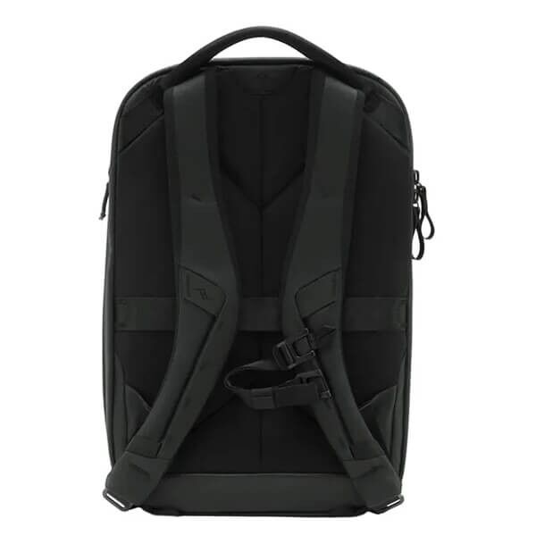Side view of the Peak Design Travel Backpack 20L with shoulder straps Side view of the Peak Design Travel Backpack 20L with shoulder straps