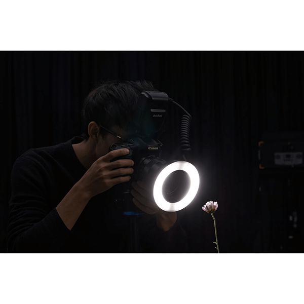MF-R76N Ringblitz mit TTL zu Nikon von Godox in Nutzung
