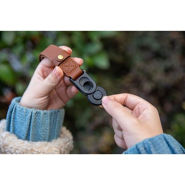 Close-up of the brown leather on the Haida camera strap