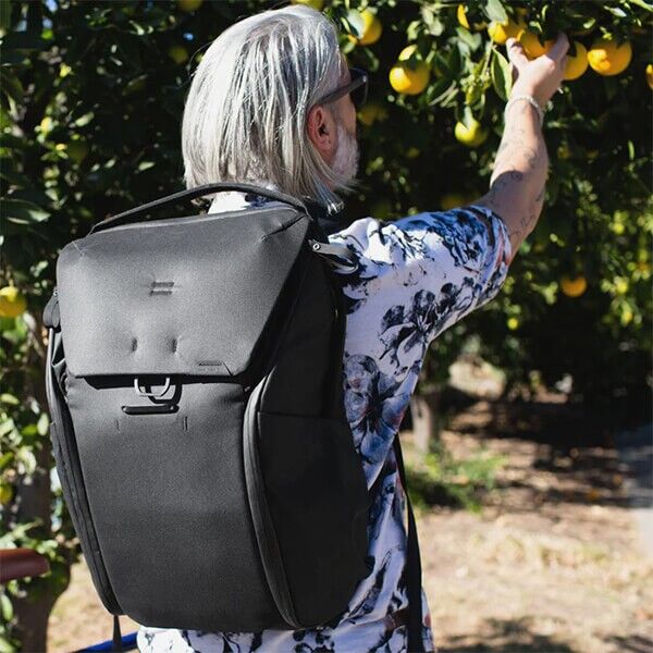 Peak Design Everyday Backpack 30L v3 in black in use