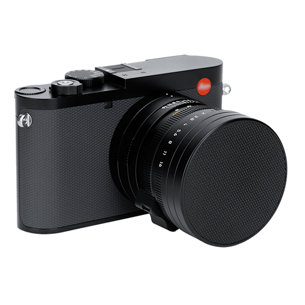 Leica Q3 mit montiertem JJC Objektivdeckel
