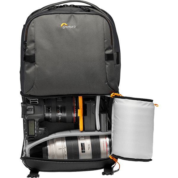 Fotorucksack Lowepro Fastpack BP 250 AW III schwarz offen mit Material