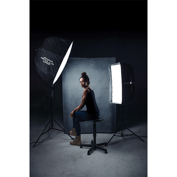 Westcott X-DropVintage Gray by Glyn Dewis Matte Camvasl 1,5 x 2,1 m in the studio