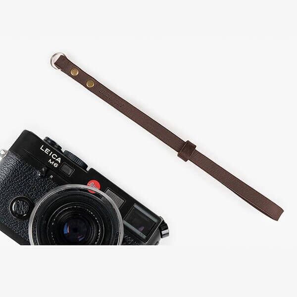 Detailed view of leather hand strap Bronkey Berlin 202