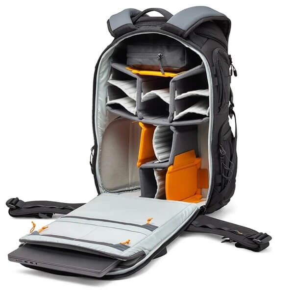 Laptopfach im Lowepro ProTactic BP 450 AW III