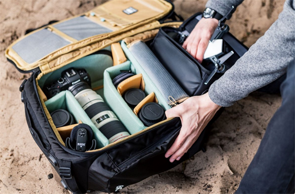 Fotorucksack Evoc CP 35 Liter in schwarz innenfach gefüllt